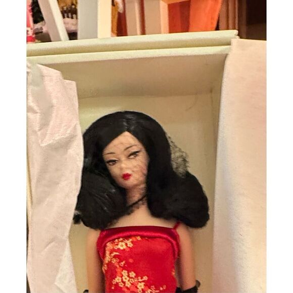 Barbie Fashion Model Collection 2004 Chinoiserie Red Sunset Barbie Doll - Gold L - Picture 6 of 12